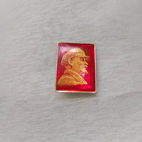 Vintage Lenin Pin used, very good condition