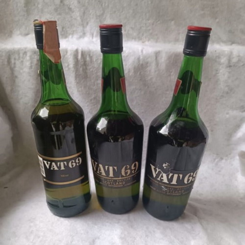 Vat 69 Vintage Whisky Trio sealed, 1970-1990