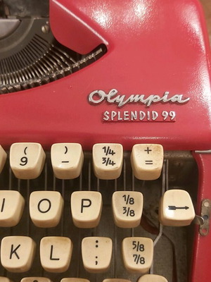 Φορητή γραφομηχανή Olympia Splendid 99 μεταχειρισμένη, μοντέλο 1960, κόκκινη