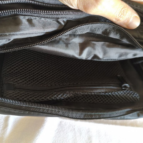 Elle toiletry bags set of 3 like new, black