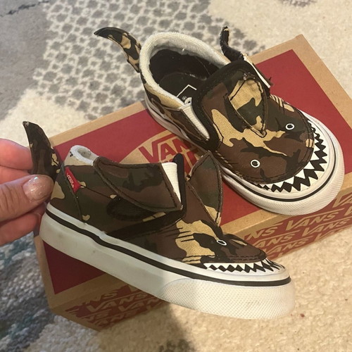 Vans baby shark shoes size 21.5 like new