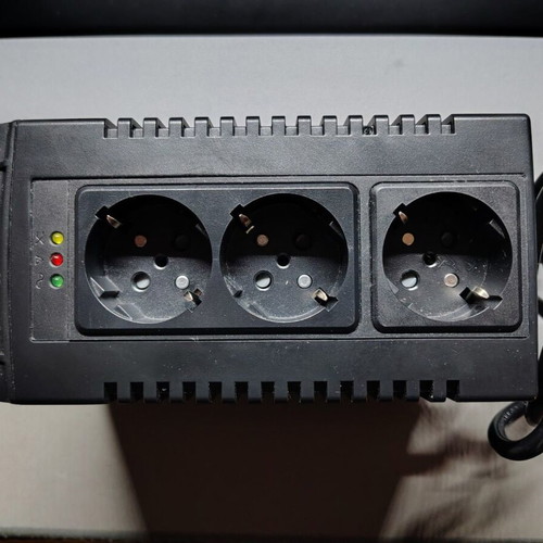 Noozy AVR 1500VA 750W voltage stabilizer like new with 3 Schuko sockets