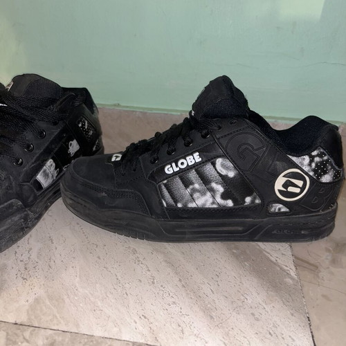 Globe sneakers size 40 used, black and white
