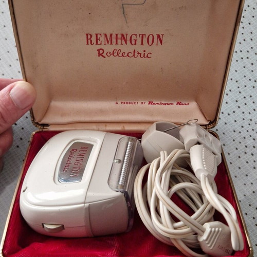 Remington Rollectric Vintage Electric Shaver like new with metal case
