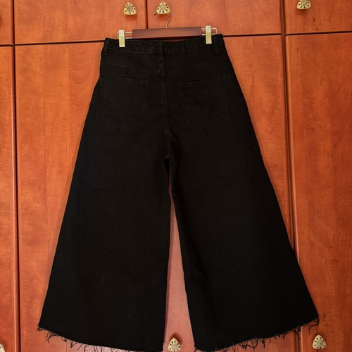Rich black cropped wide-leg jeans with raw hem, size S