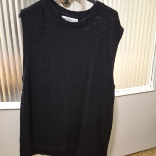 Sleeveless top like new, knitted, black, size S