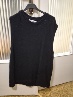 Sleeveless top like new, knitted, black, size S