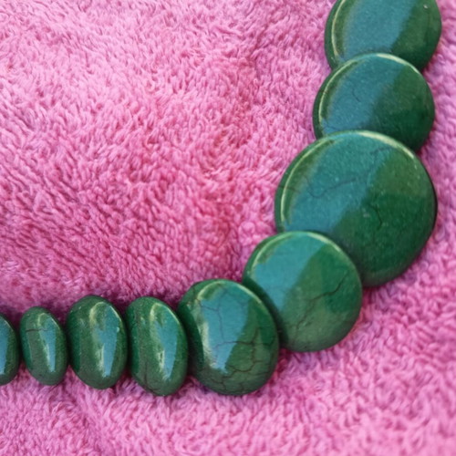 Green necklace like new, bijou