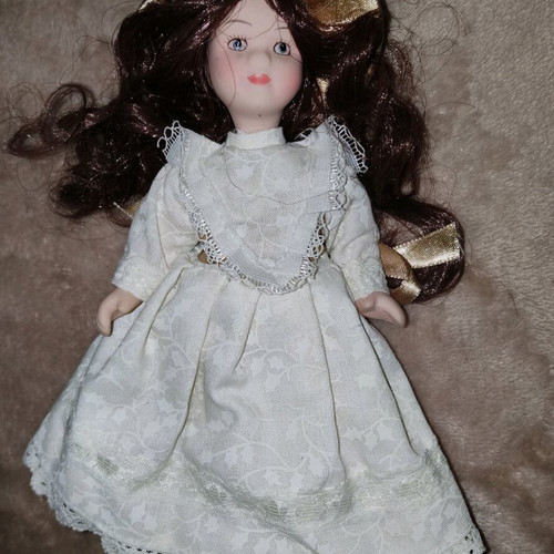 Porcelain doll 16.5cm like new