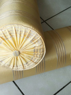 Decorative pillows set like new, oriental style, gold yellow