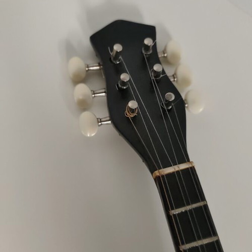 Tzouras small used with new strings and minor wear