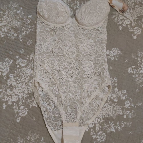 Lace bodysuit new, chest padding, adjustable straps, 75C