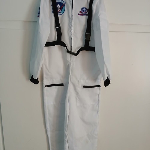 Astronaut costume with helmet like new, size 7 to 9 years