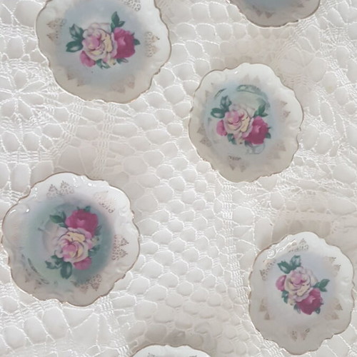 Vintage dessert plates like new