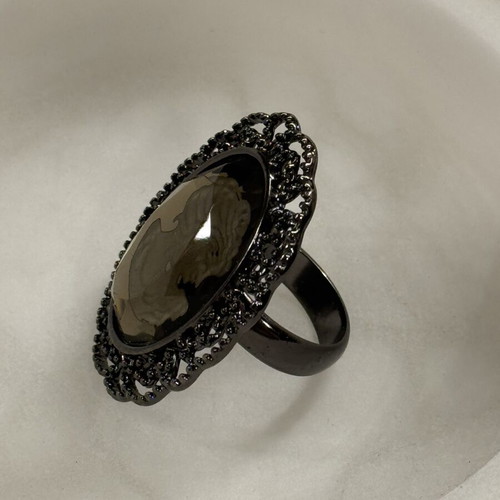 Vintage Cameo Ring in Anthracite Gray Like New