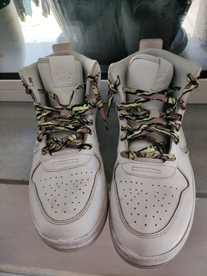 Jordan leather shoes used, size 45, white