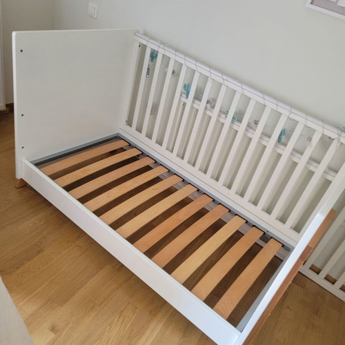 Casababy Oslo convertible baby cot with Greco Strom mattress like new