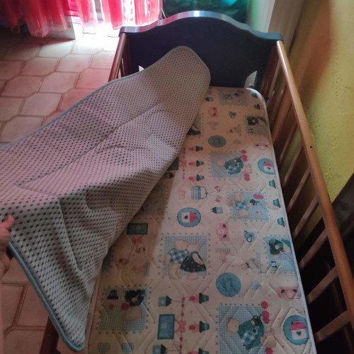 Baby crib with two drawers!