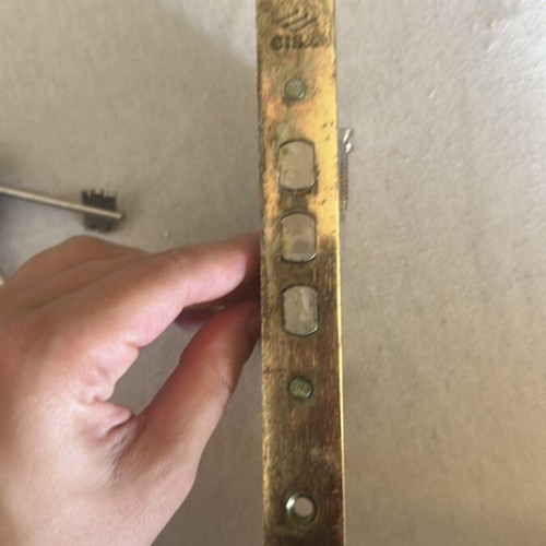CISA lock used with 5 double-bit keys for door