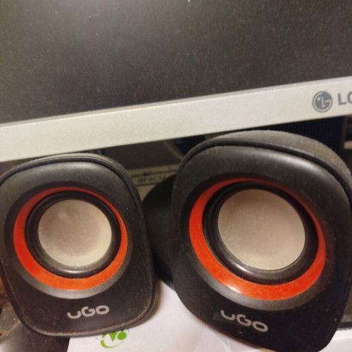 Ugo Wired Speakers like new, compact with volume control