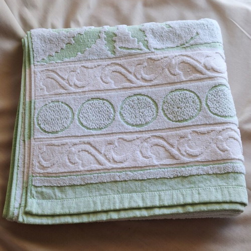 Vintage cotton embossed jacquard face towel set with handmade crochet lace