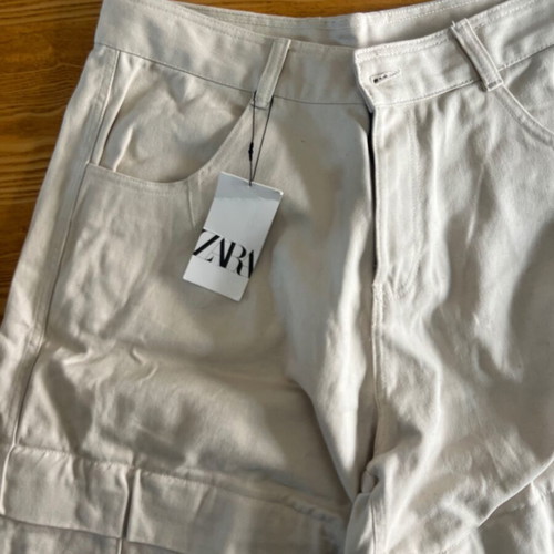 Zara men's cargo bermuda shorts with detachable legs 2 in 1, size 46, beige