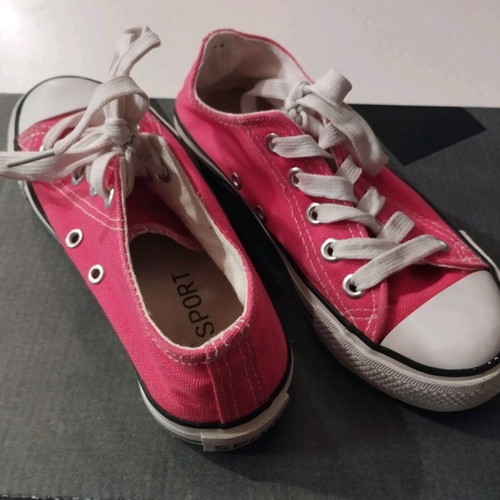 Pink athletic shoes like new, size 30