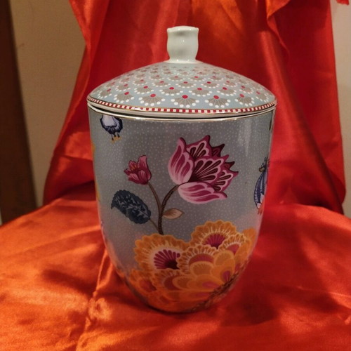 Porcelain set like new, decorative