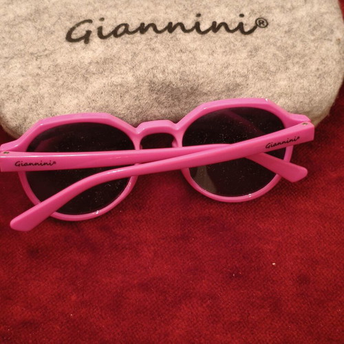 Giannini polarized cat.3 kids sunglasses like new, fuchsia with case