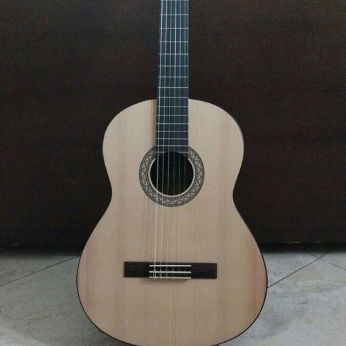 Yamaha classical guitar new with case