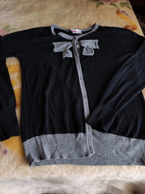 Cardigan gray and black with bow used, size M