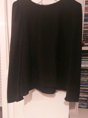 Attrattivo black blouse new medium with balloon shoulder design