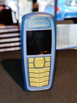 Nokia 3100 Blue used with charger, vintage collectible