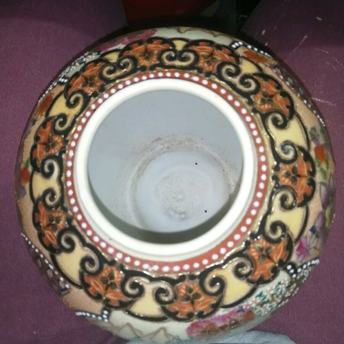 SATSUMA vase like new, 18 cm, embossed decorations