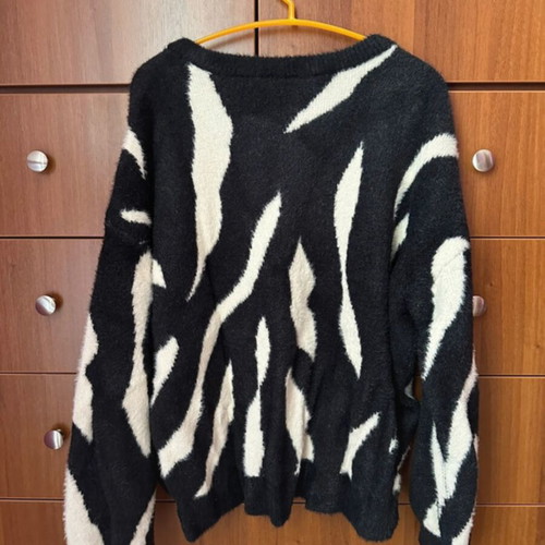 Pullover sweater, black and white, XL