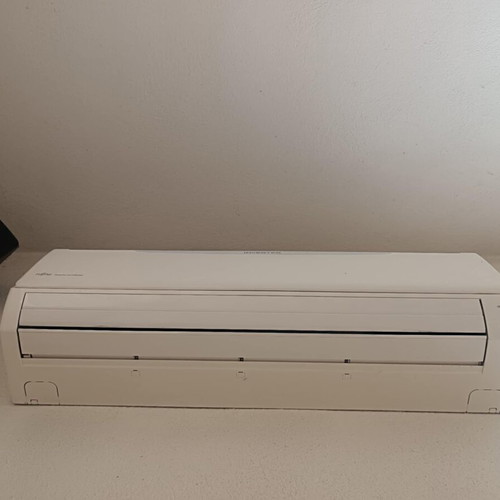 Fujitsu AOYR24LCC air conditioner like new, 24,000 BTU