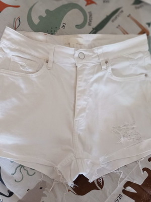 Τζιν σορτς H&M λευκό σαν καινούργιο με μικρή ελαστικότητα, μέγεθος 40