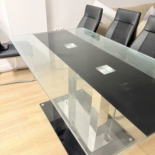 Glass dining table used 1.50x0.90 m