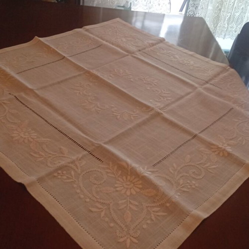 Handmade embroidery set on fine linen, 7 pieces, new