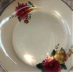  Σερβίτσιο πάστας 7 τμχ πορσελάνης με floral σχέδια αποτελούμενο από Πιατέλα και 6 πιάτα ...Αμεταχείριστα σε καπελίερα!
