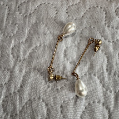 Dangling earrings with pearl drops like new, gold tone