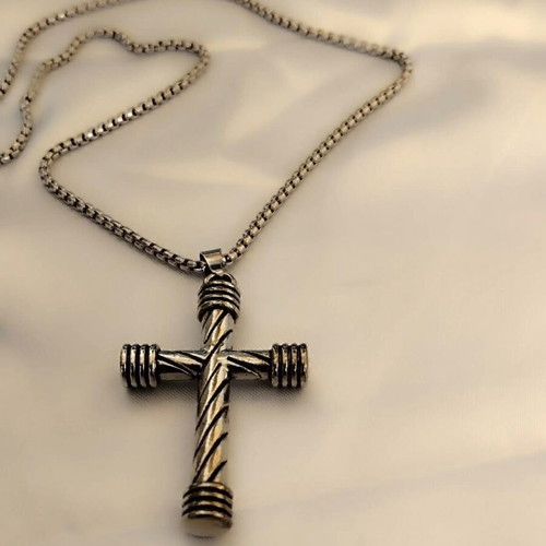 Steel cross with spiral pattern and 60 cm chain in gift box new