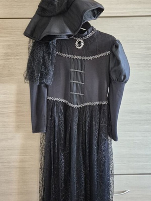 Children's Witch Costume like new with hat for Halloween and Carnival