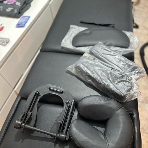 Quirumed Portable Physiotherapy Bed like new with case