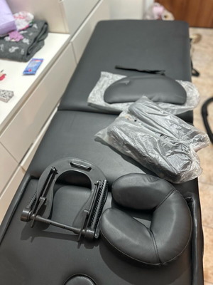 Quirumed Portable Physiotherapy Bed like new with case