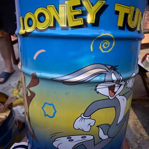 LooneyTunes Collectible Tin Bucket 1999 used, large size
