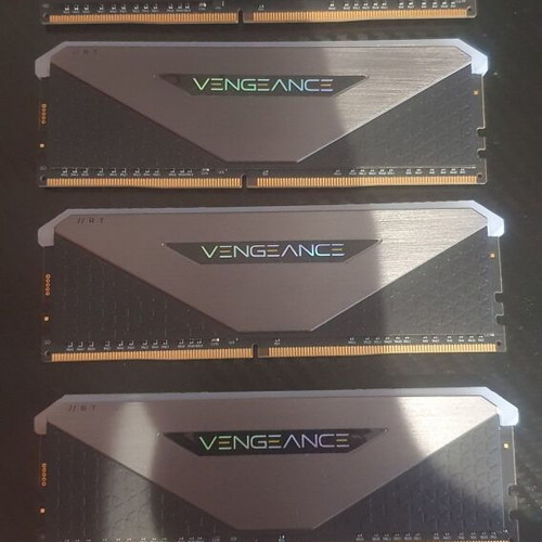 Corsair Vengeance LPX 32GB RGB DDR4 3600MHz Desktop Memory RAM like new