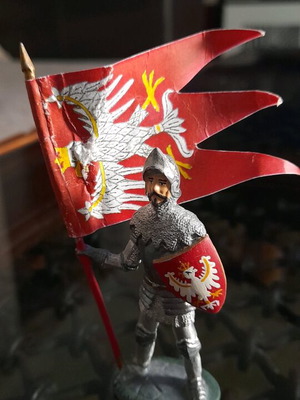 Polish flag bearer figure used, metal, height 7cm