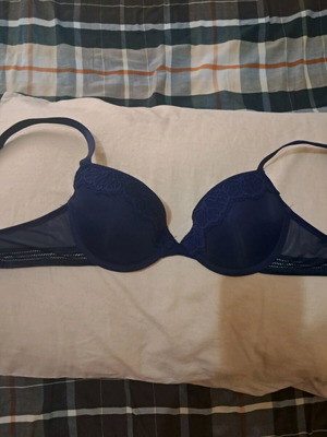 Σουτιέν navy blue μέγεθος 70C σε άριστη κατάσταση