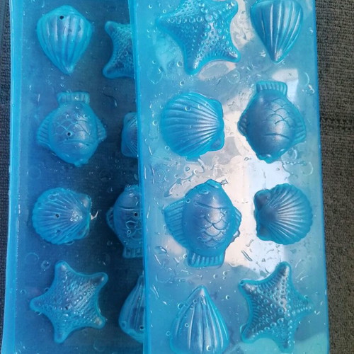 Ice Cube Tray with Shell and Fish Shapes like new